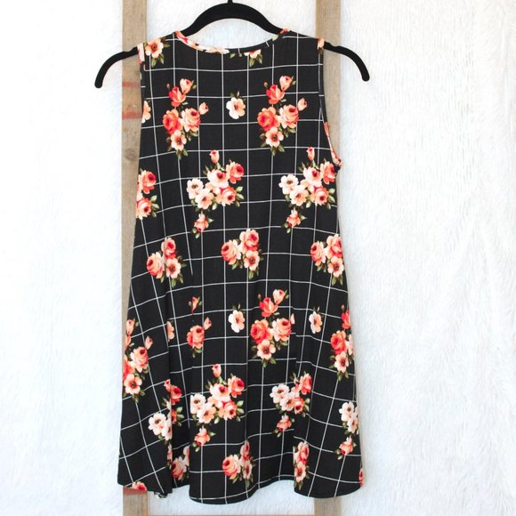 42pops Floral Two-Pocket Mini Dress - Picture 2 of 11